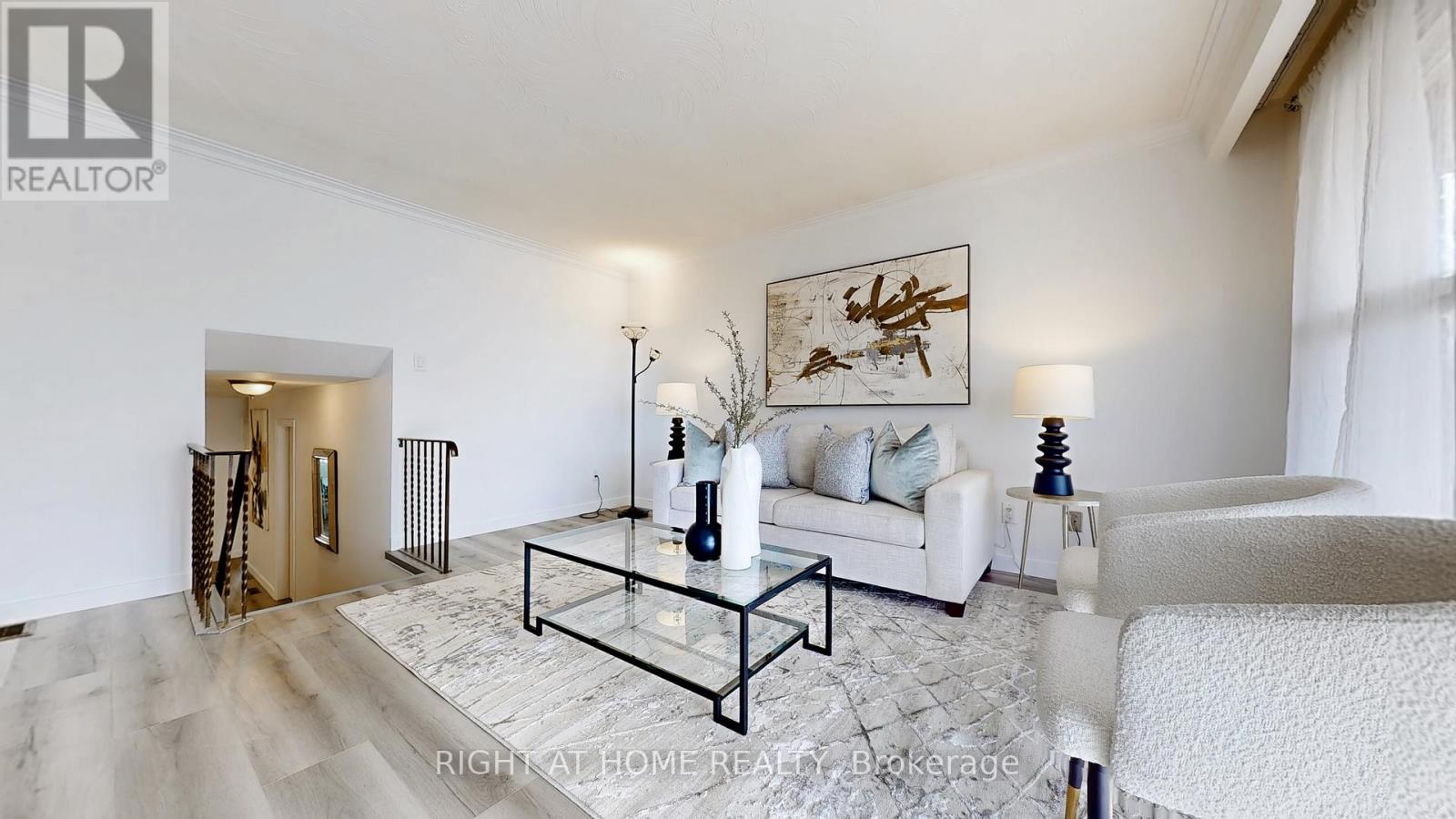12a Kenmore Avenue, Toronto, Ontario  M1K 1B4 - Photo 4 - E13886226