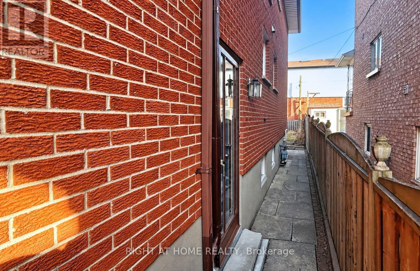 12a Kenmore Avenue, Toronto, Ontario  M1K 1B4 - Photo 41 - E13886226