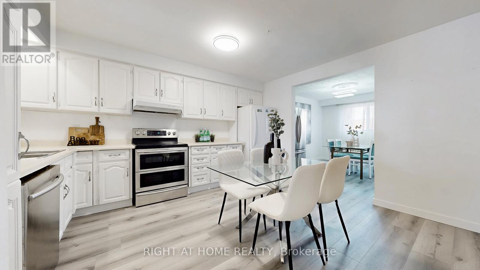 12a Kenmore Avenue, Toronto, Ontario  M1K 1B4 - Photo 5 - E13886226