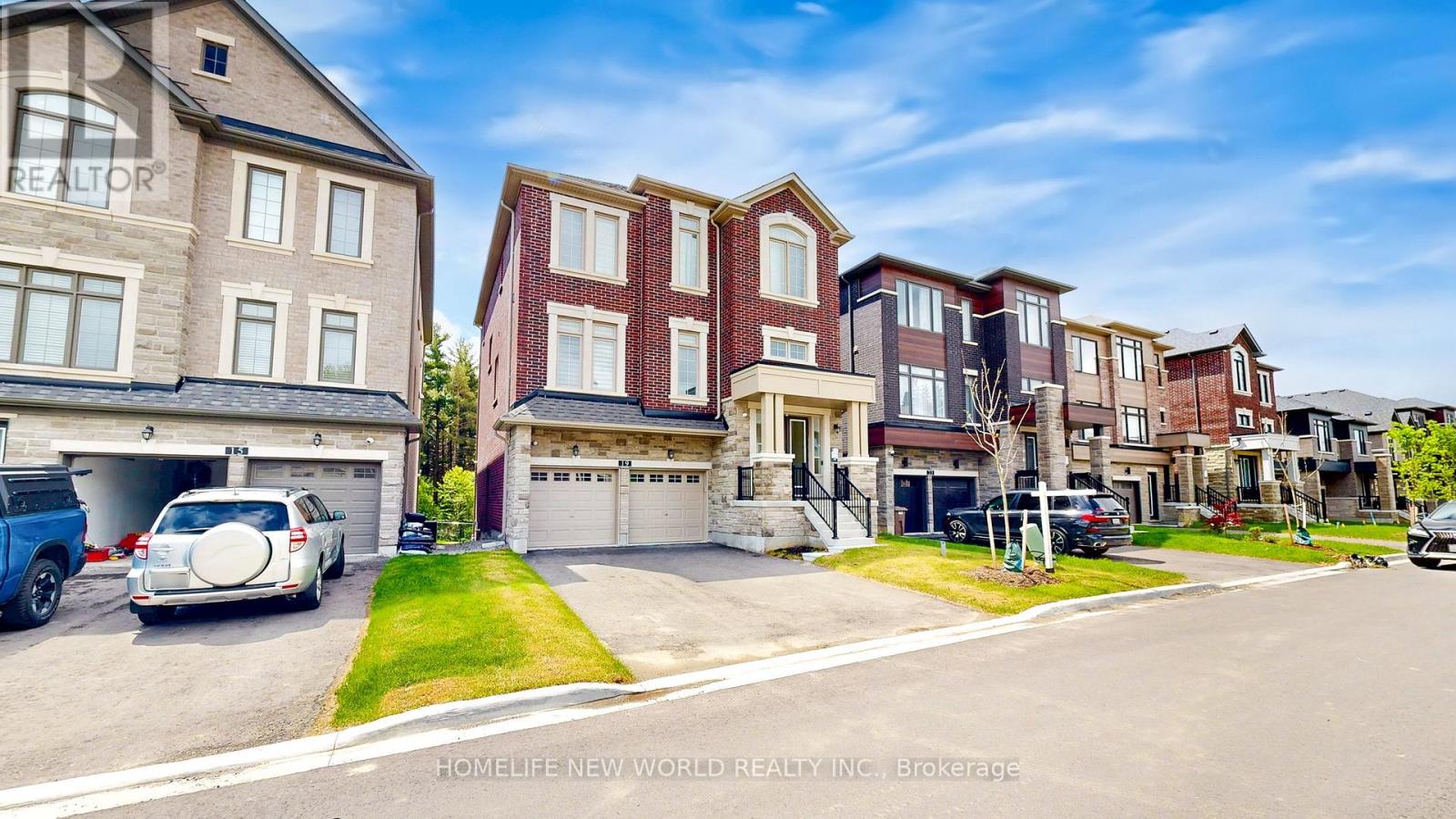 19 Ahchie Court, Vaughan, Ontario  L6A 5E5 - Photo 2 - N13886228