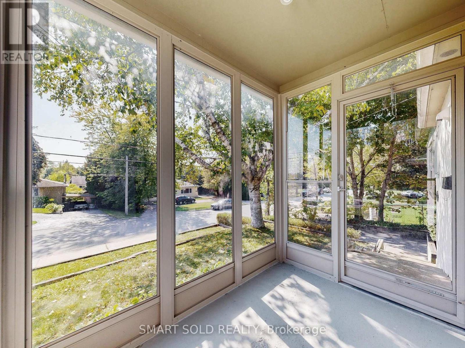 1051 Janette Street, Newmarket, Ontario  L3Y 3C4 - Photo 4 - N13886246