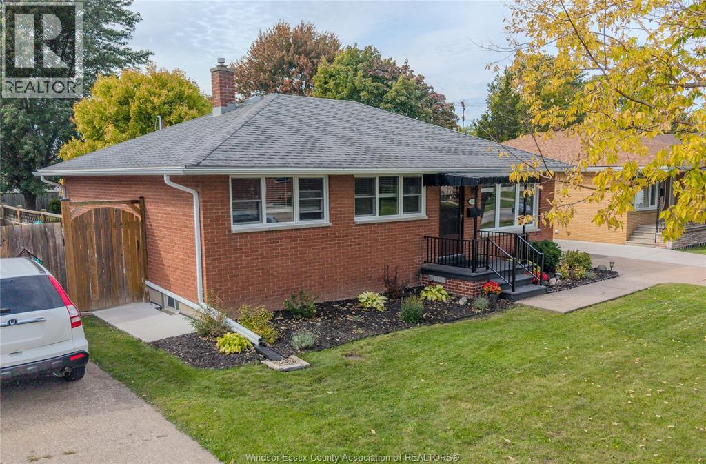1049 Buckingham Road, Windsor, Ontario  N8S 2E2 - Photo 2 - 26025018