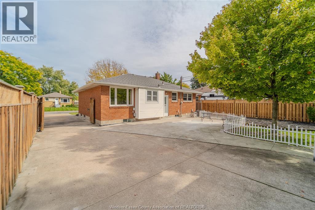 1049 Buckingham Road, Windsor, Ontario  N8S 2E2 - Photo 31 - 26025018