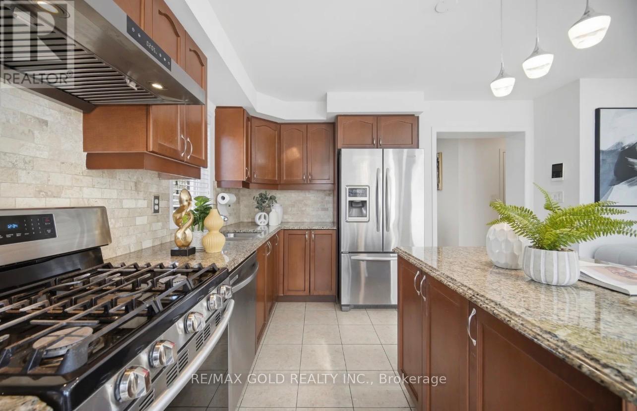 45 Biddens Square, Brampton, Ontario  L6P 3P9 - Photo 10 - W13885948
