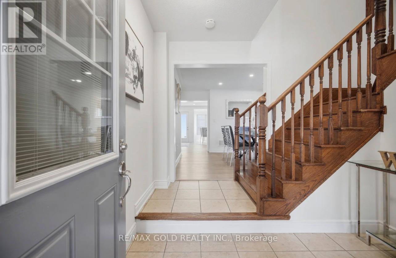 45 Biddens Square, Brampton, Ontario  L6P 3P9 - Photo 6 - W13885948