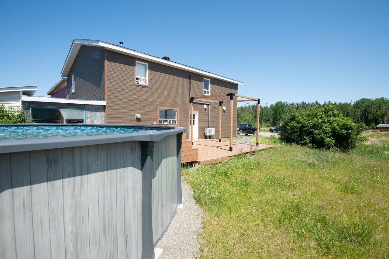 90 30e Rue O. Sainte-Anne-des-Monts Quebec Canada G4V2X9 4