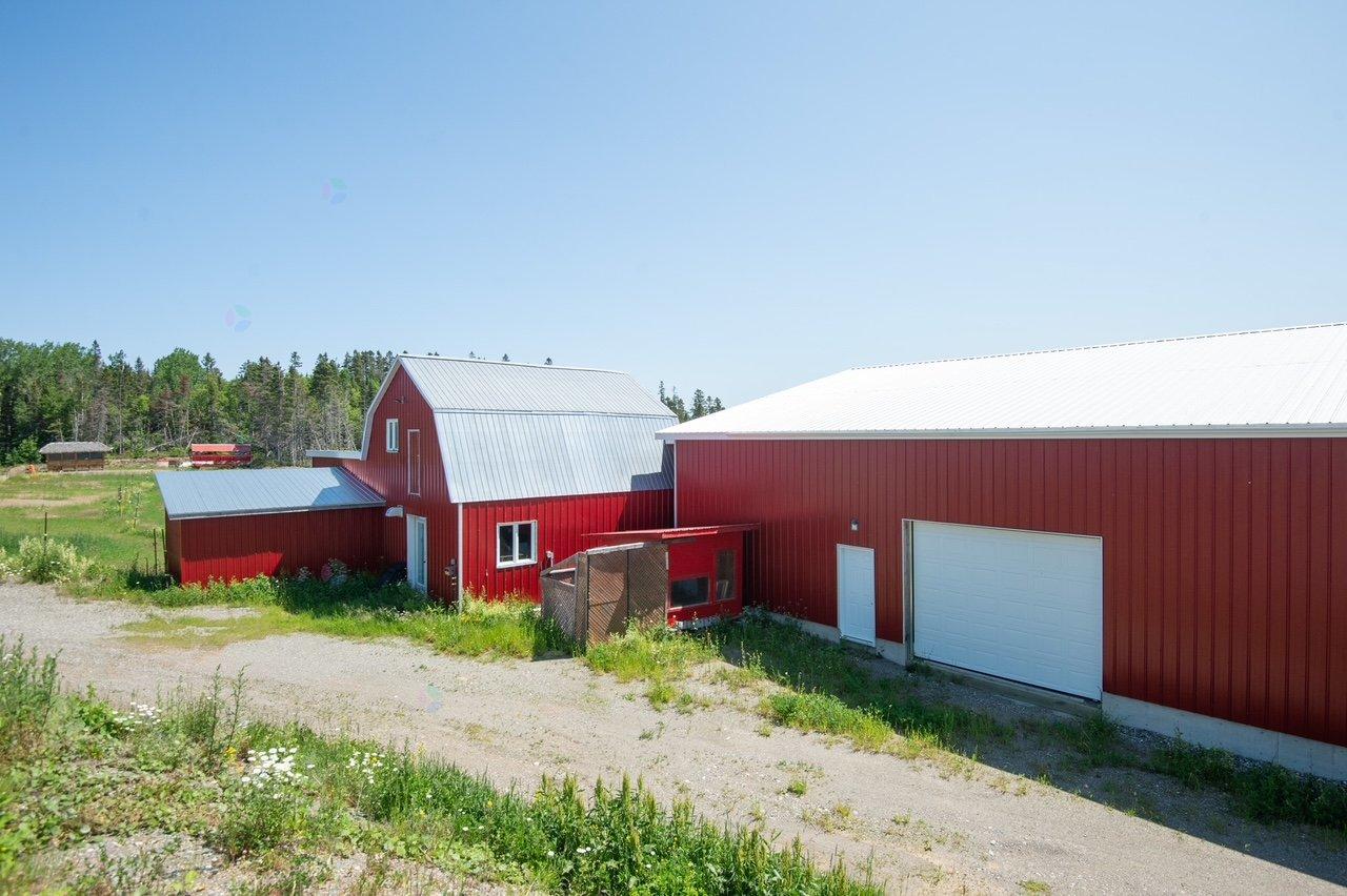 90 30e Rue O. Sainte-Anne-des-Monts Quebec Canada G4V2X9 2