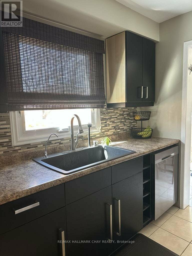 61 Carruthers Crescent, Barrie, Ontario  L4M 6A3 - Photo 12 - S13886302