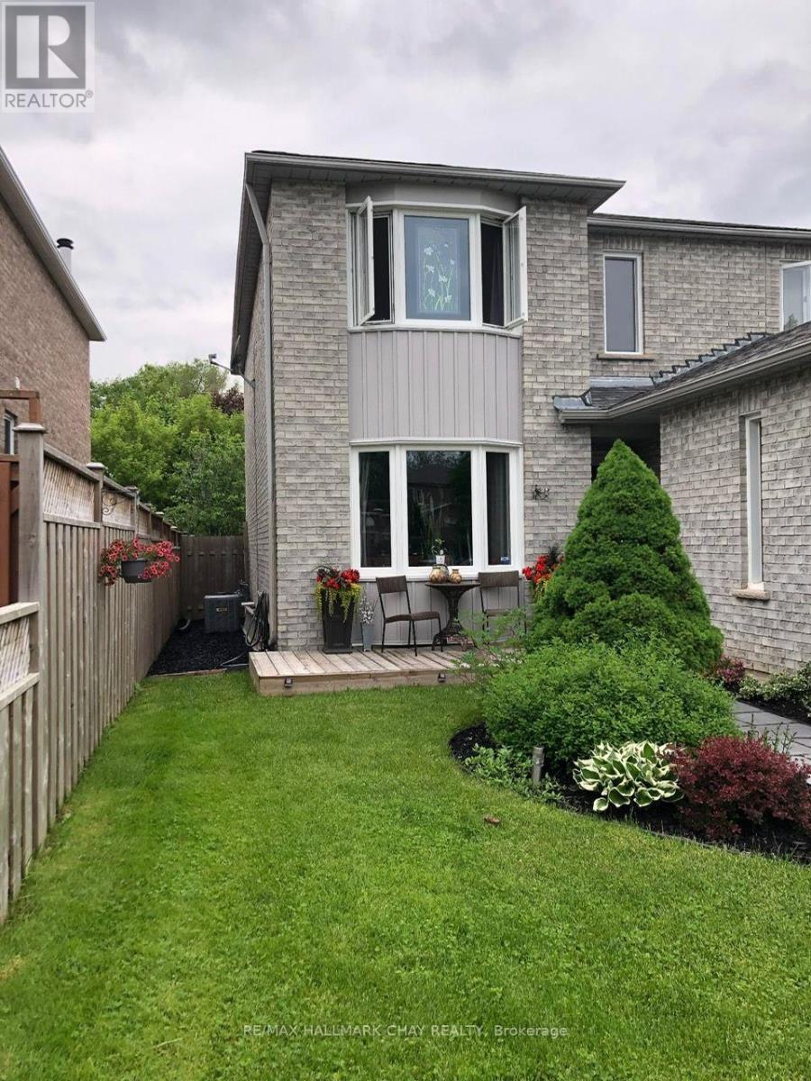 61 Carruthers Crescent, Barrie, Ontario  L4M 6A3 - Photo 2 - S13886302