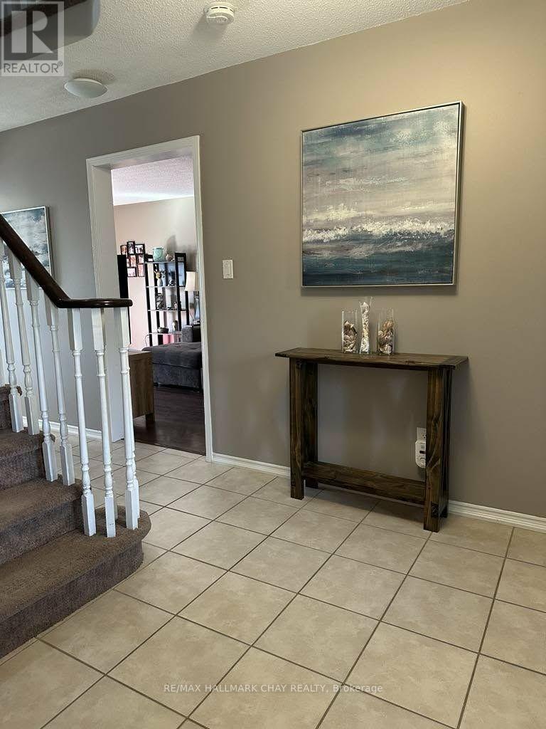 61 Carruthers Crescent, Barrie, Ontario  L4M 6A3 - Photo 7 - S13886302
