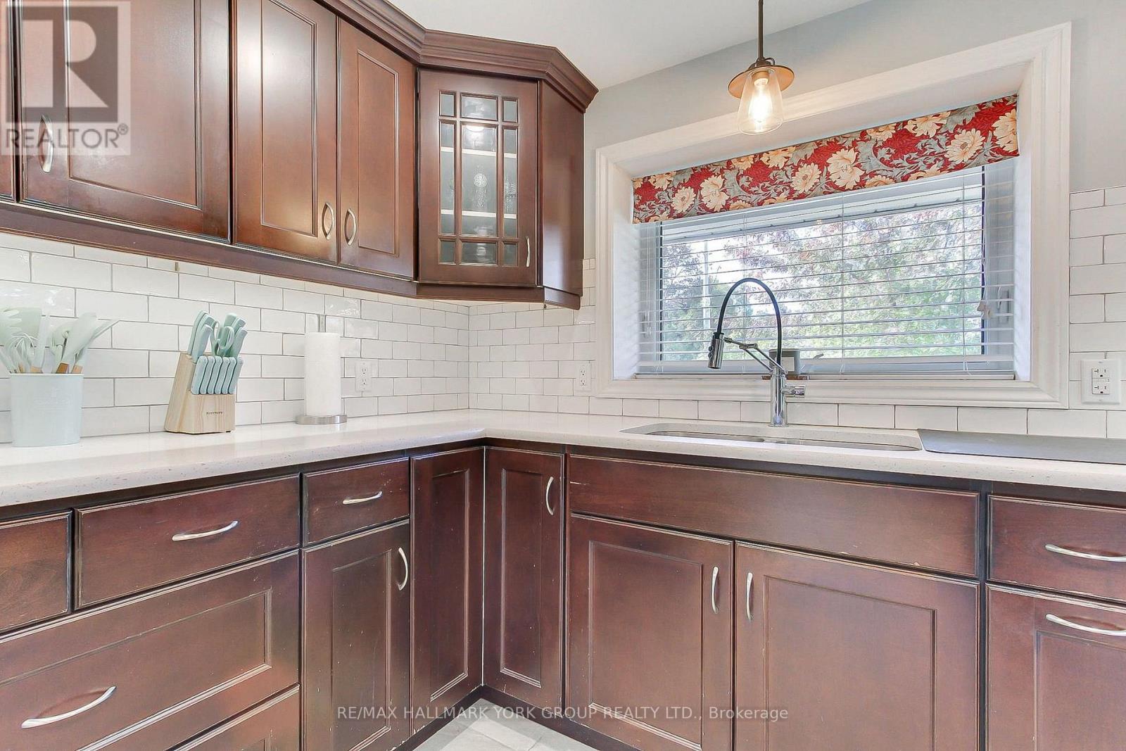 137 Churchill Road S, Halton Hills, Ontario  L7J 2J5 - Photo 10 - W13886294