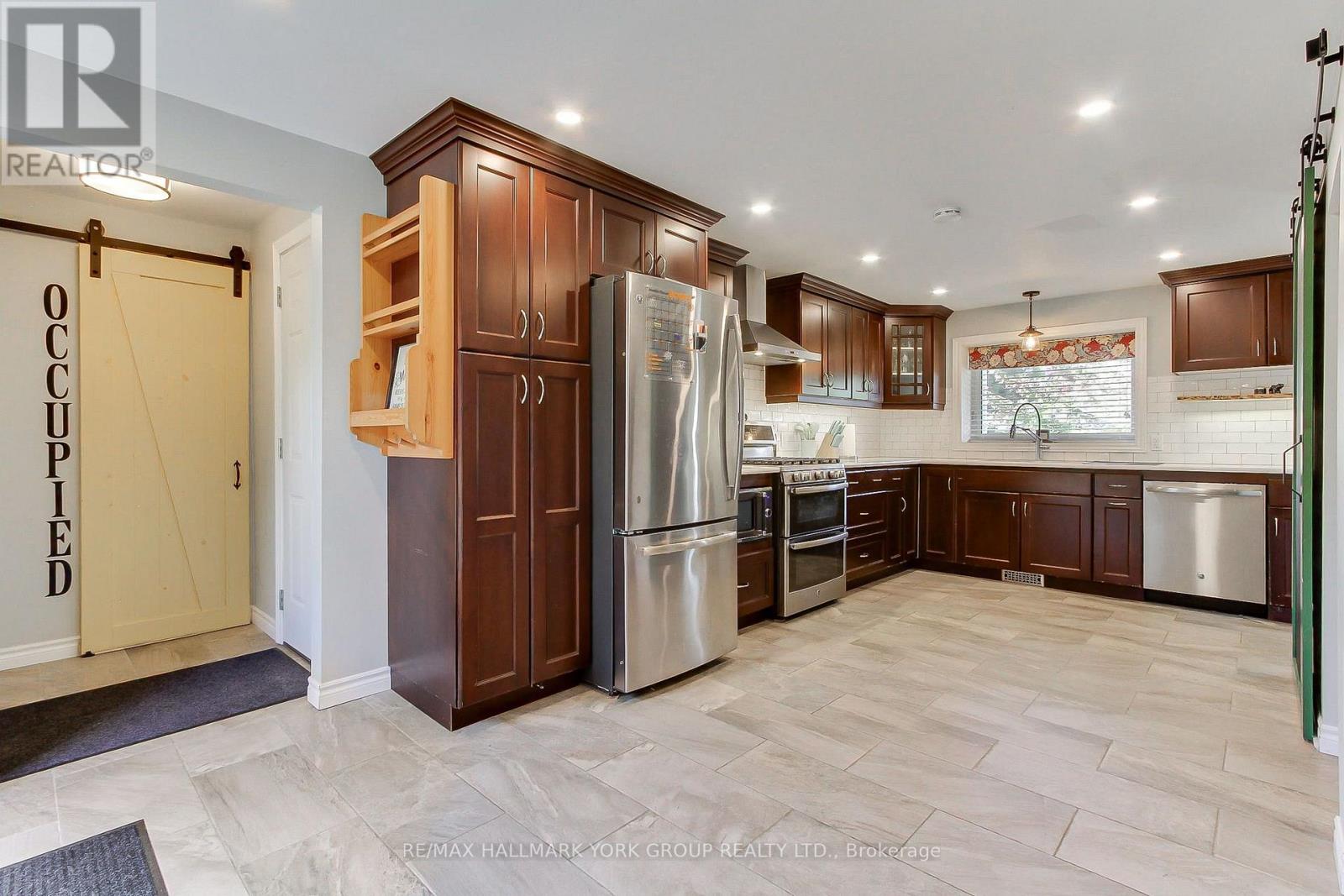 137 Churchill Road S, Halton Hills, Ontario  L7J 2J5 - Photo 14 - W13886294