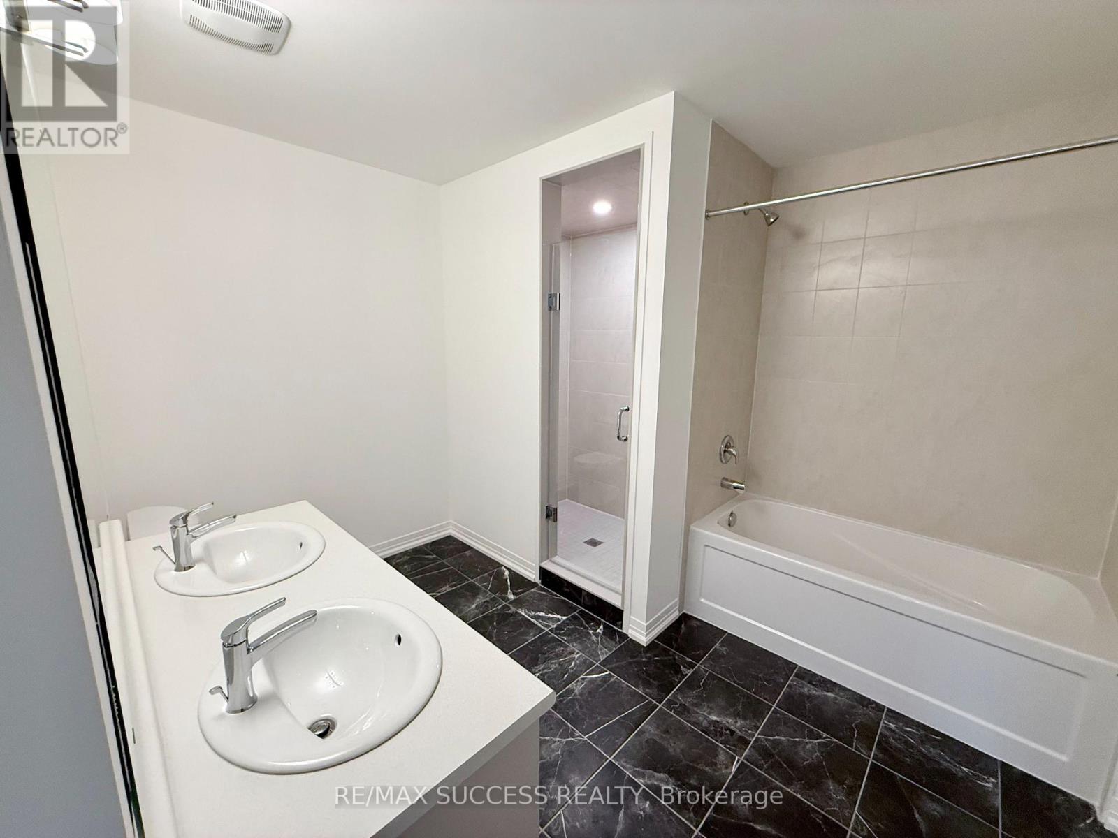 93 Flan Boulevard, Barrie, Ontario  L9J 0E1 - Photo 2 - S13886314