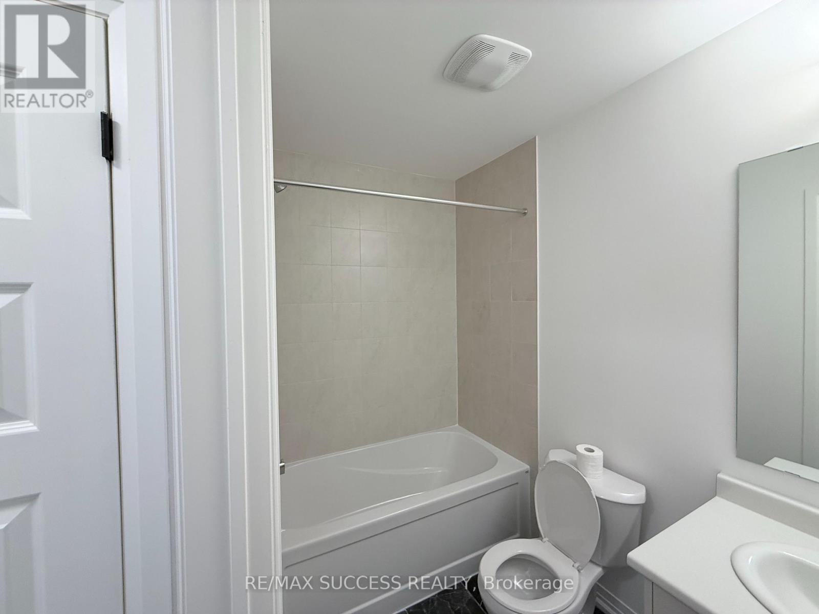 93 Flan Boulevard, Barrie, Ontario  L9J 0E1 - Photo 4 - S13886314