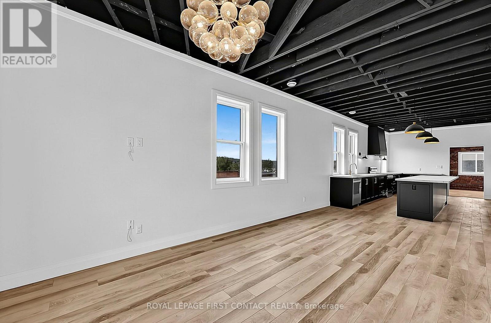 Penthouse - 87 Main Street, Penetanguishene, Ontario  L9M 1S8 - Photo 14 - S13886318