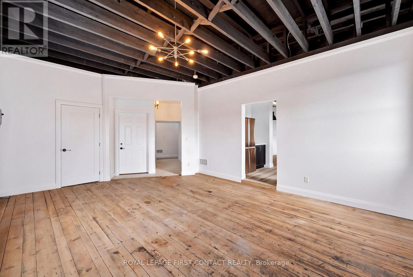 Penthouse - 87 Main Street, Penetanguishene, Ontario  L9M 1S8 - Photo 16 - S13886318