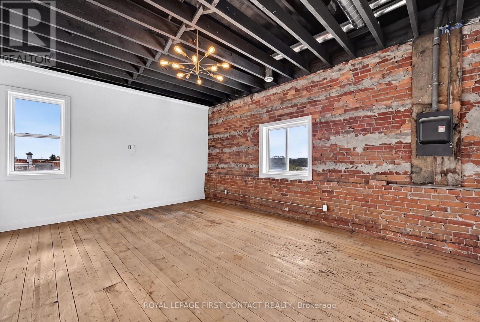 Penthouse - 87 Main Street, Penetanguishene, Ontario  L9M 1S8 - Photo 17 - S13886318