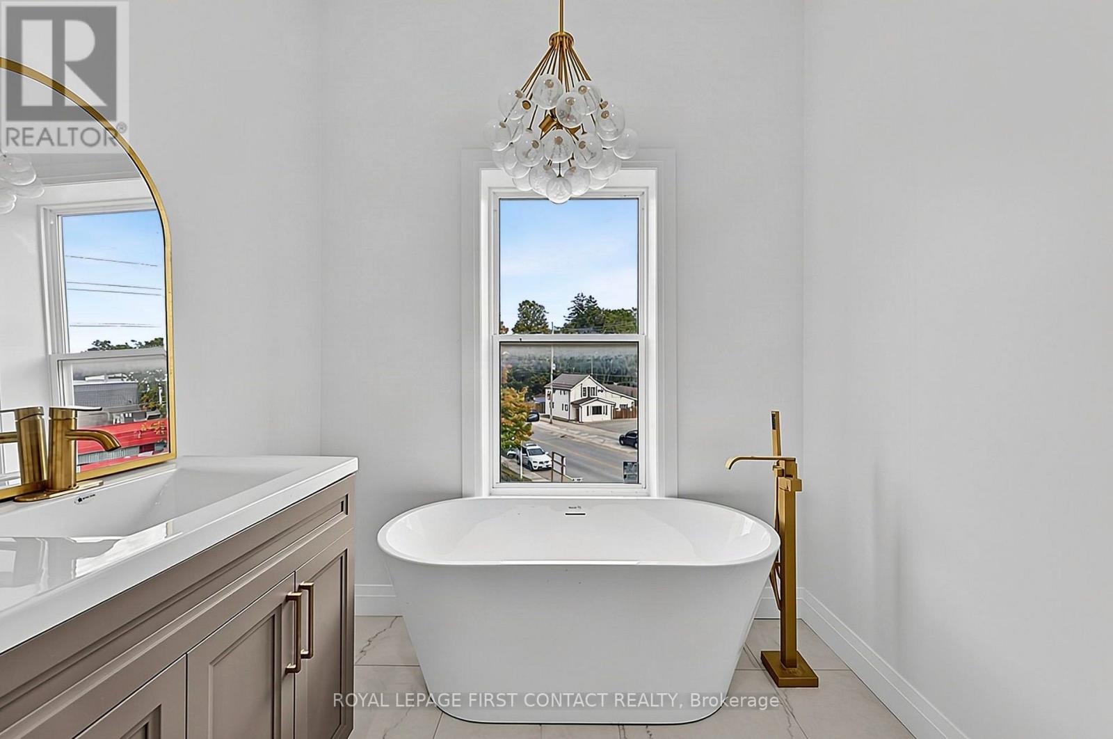 Penthouse - 87 Main Street, Penetanguishene, Ontario  L9M 1S8 - Photo 21 - S13886318