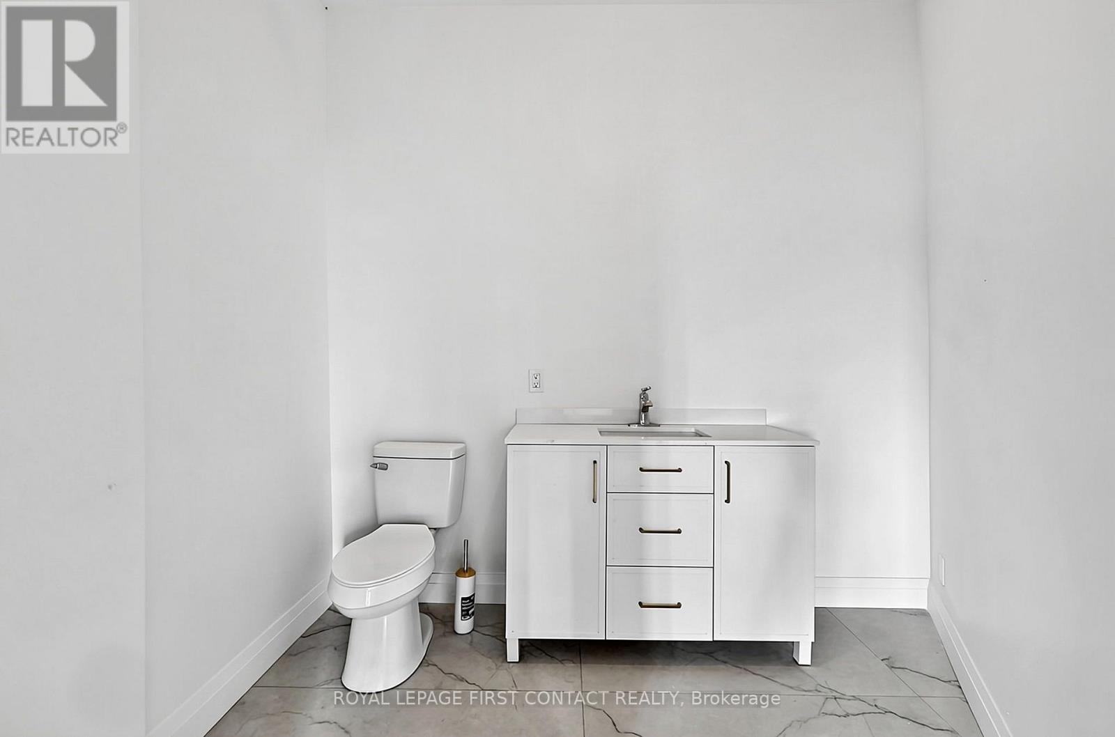 Penthouse - 87 Main Street, Penetanguishene, Ontario  L9M 1S8 - Photo 28 - S13886318