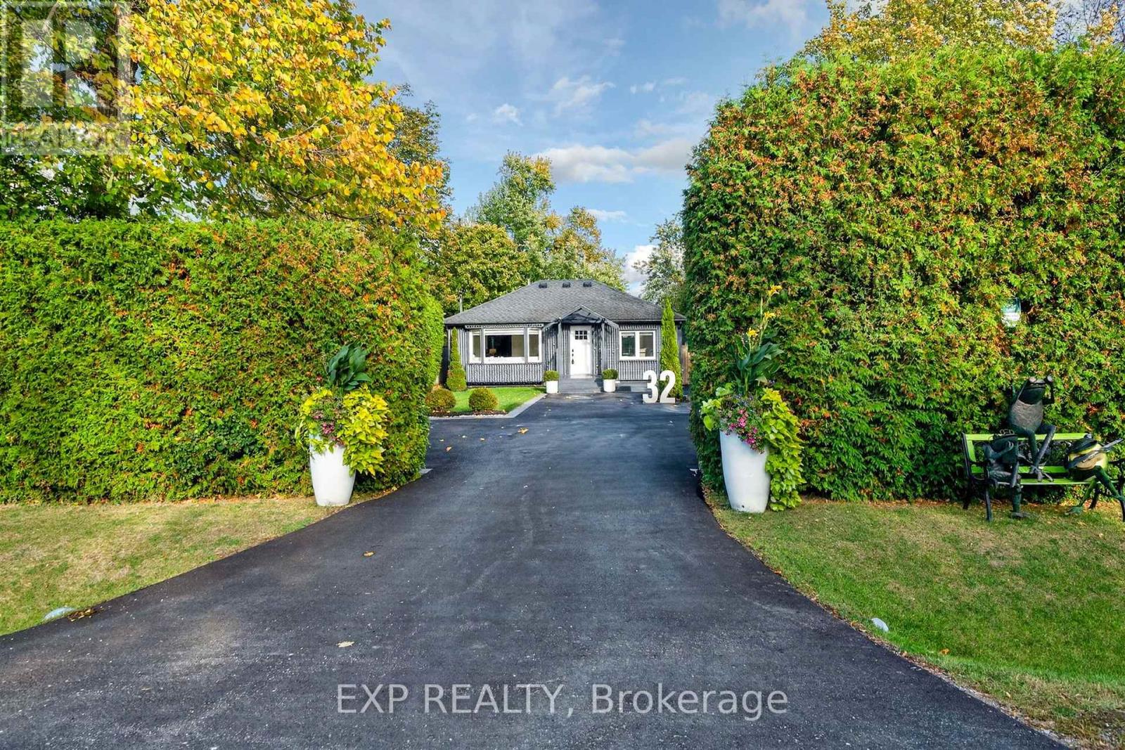32 Farley Circle, Georgina, Ontario  L0E 1S0 - Photo 3 - N13823372