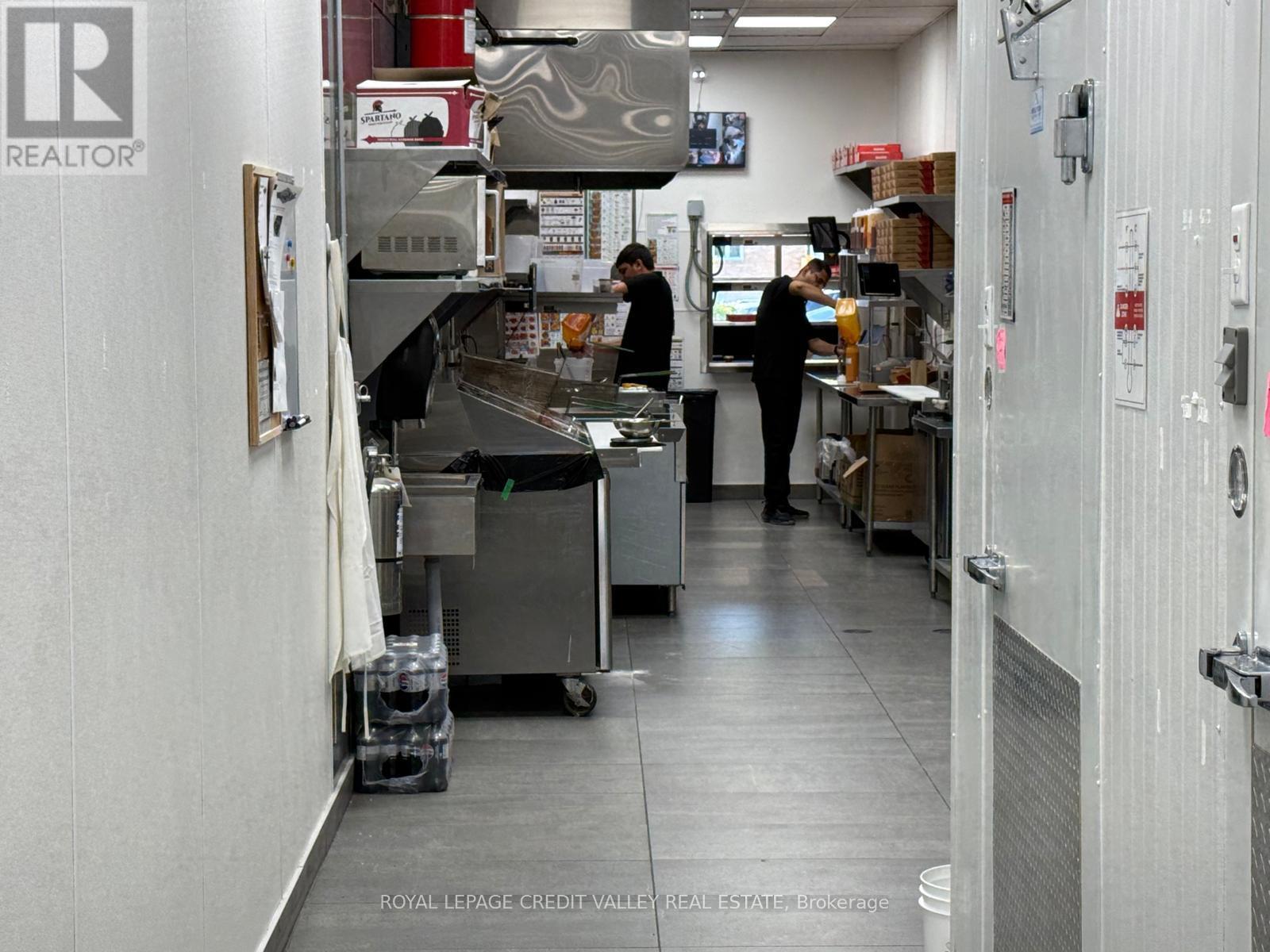 D10 - 400 Scott Street, St. Catharines, Ontario  L2M 3W4 - Photo 18 - X13886024