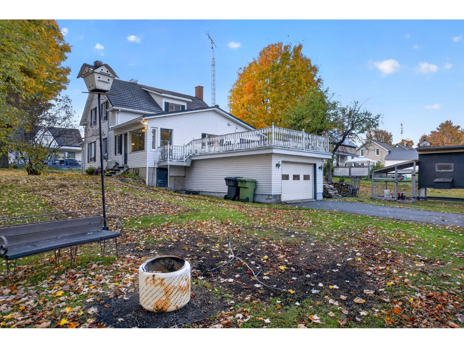 1250 Rue de l'Église Saint-Félix-de-Kingsey Quebec Canada J0B2T0 4