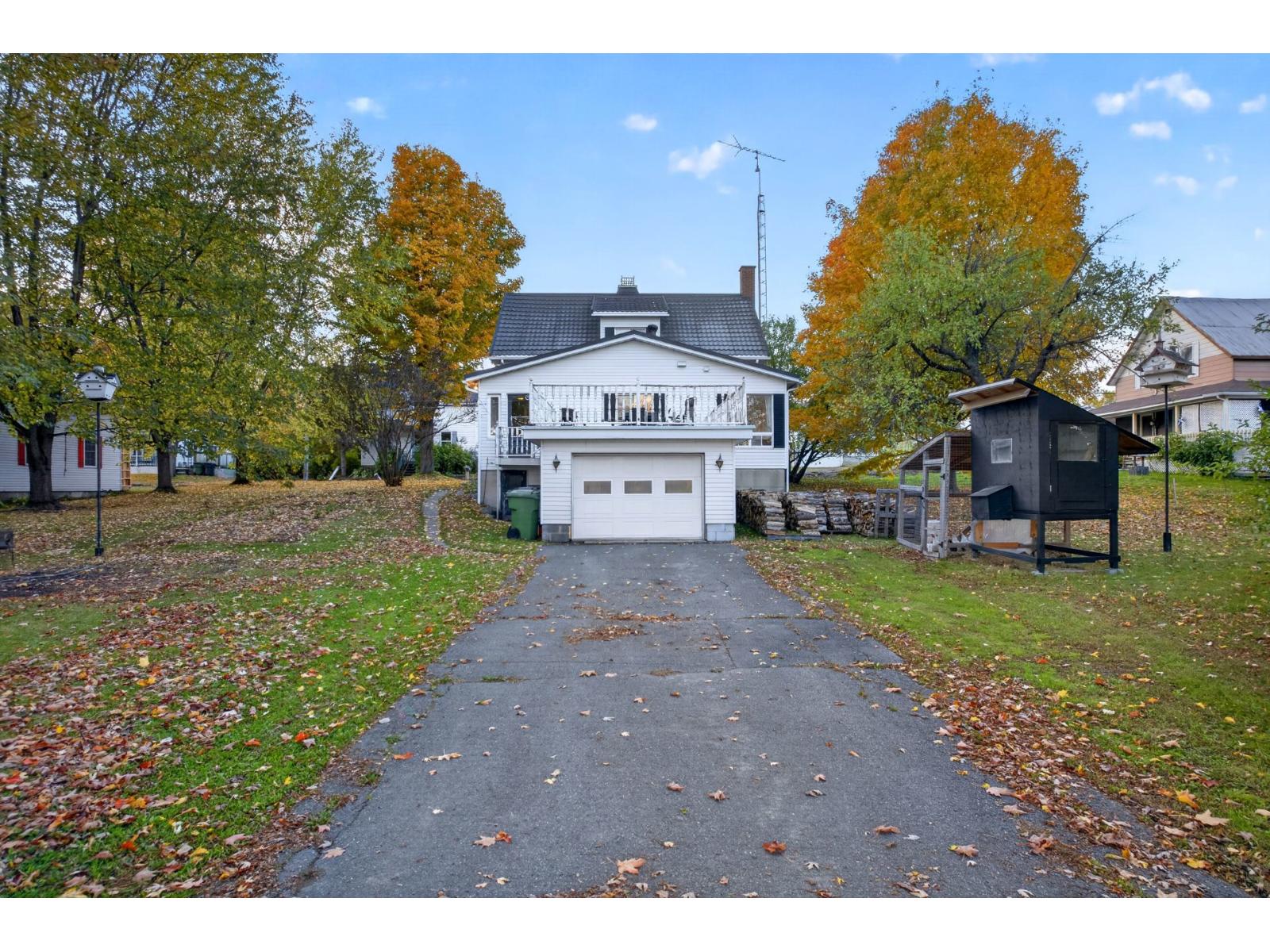 1250 Rue de l'Église Saint-Félix-de-Kingsey Quebec Canada J0B2T0 5