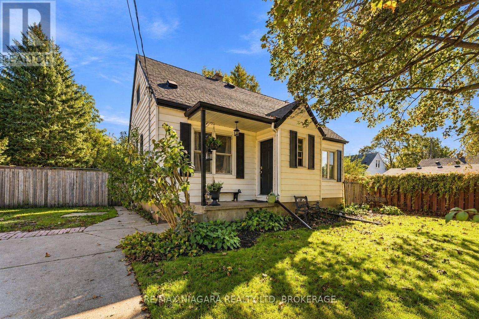 4 WALKER AVENUE, St. Catharines, Ontario