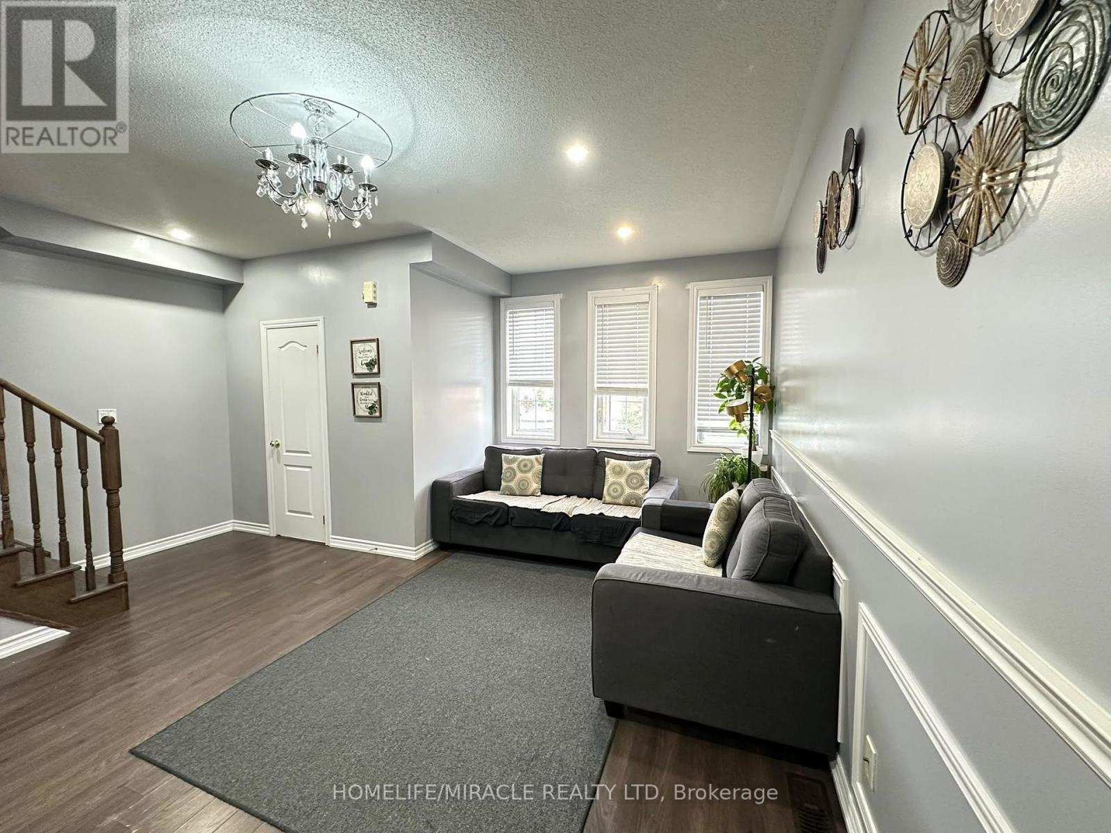 22 Hobart Gardens, Brampton, Ontario  L6Z 0J1 - Photo 11 - W13886336
