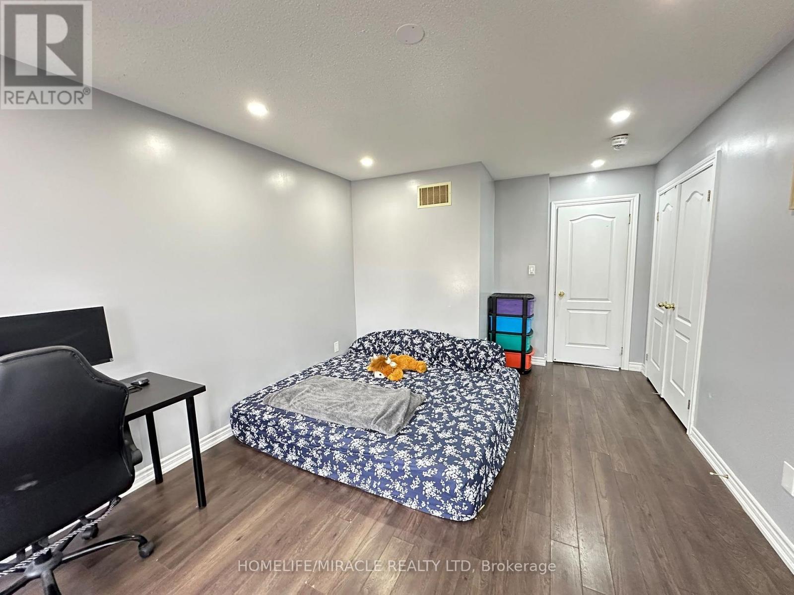 22 Hobart Gardens, Brampton, Ontario  L6Z 0J1 - Photo 15 - W13886336