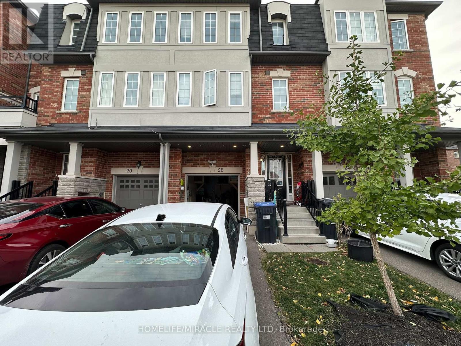 22 Hobart Gardens, Brampton, Ontario  L6Z 0J1 - Photo 2 - W13886336