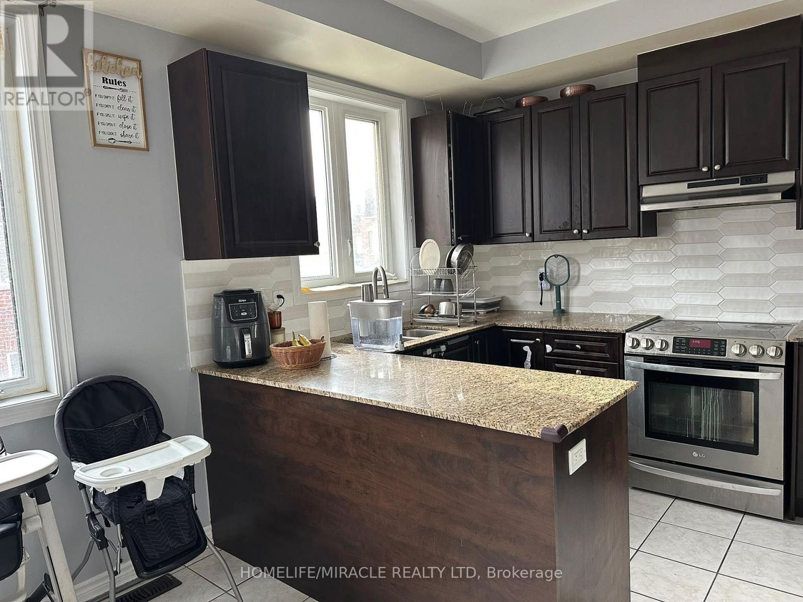 22 Hobart Gardens, Brampton, Ontario  L6Z 0J1 - Photo 8 - W13886336