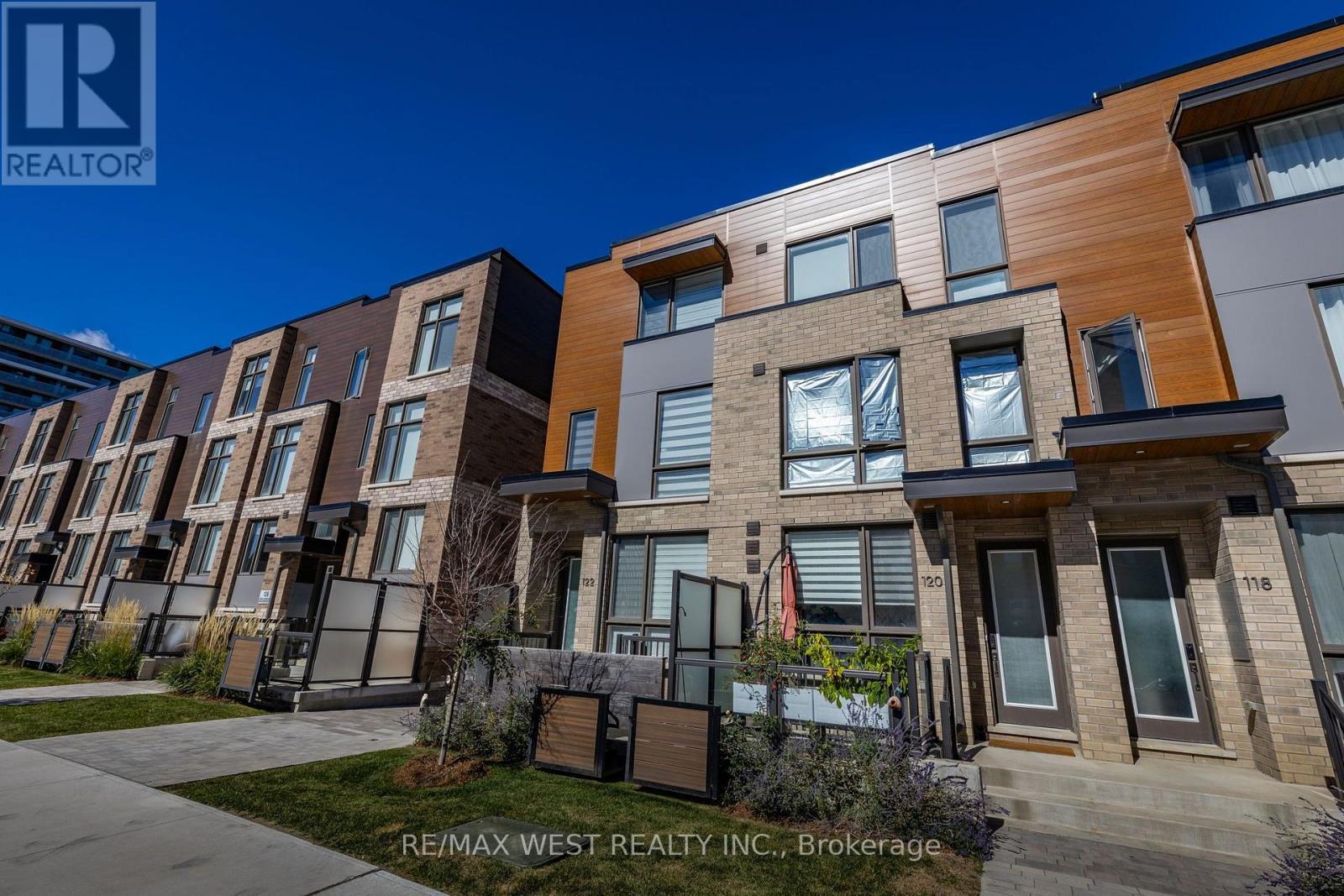 122 Green Gardens Boulevard, Toronto, Ontario  M6A 0E5 - Photo 2 - C13798352