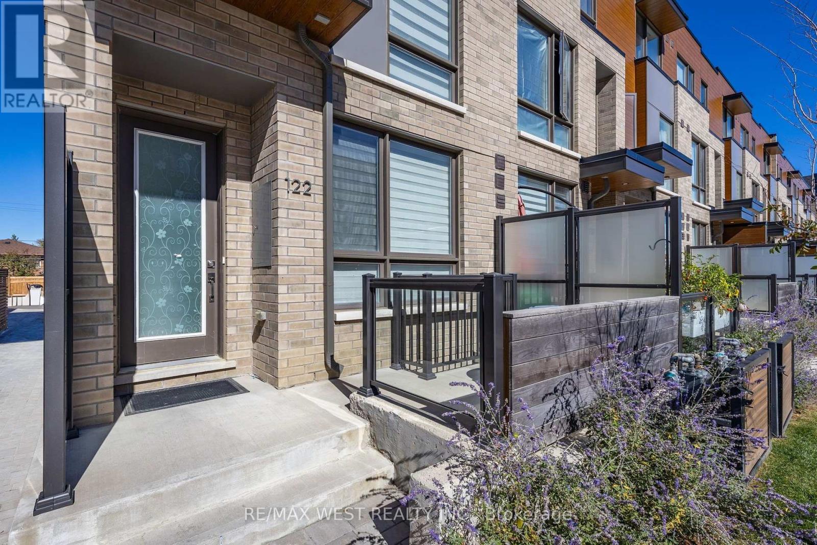 122 Green Gardens Boulevard, Toronto, Ontario  M6A 0E5 - Photo 3 - C13798352