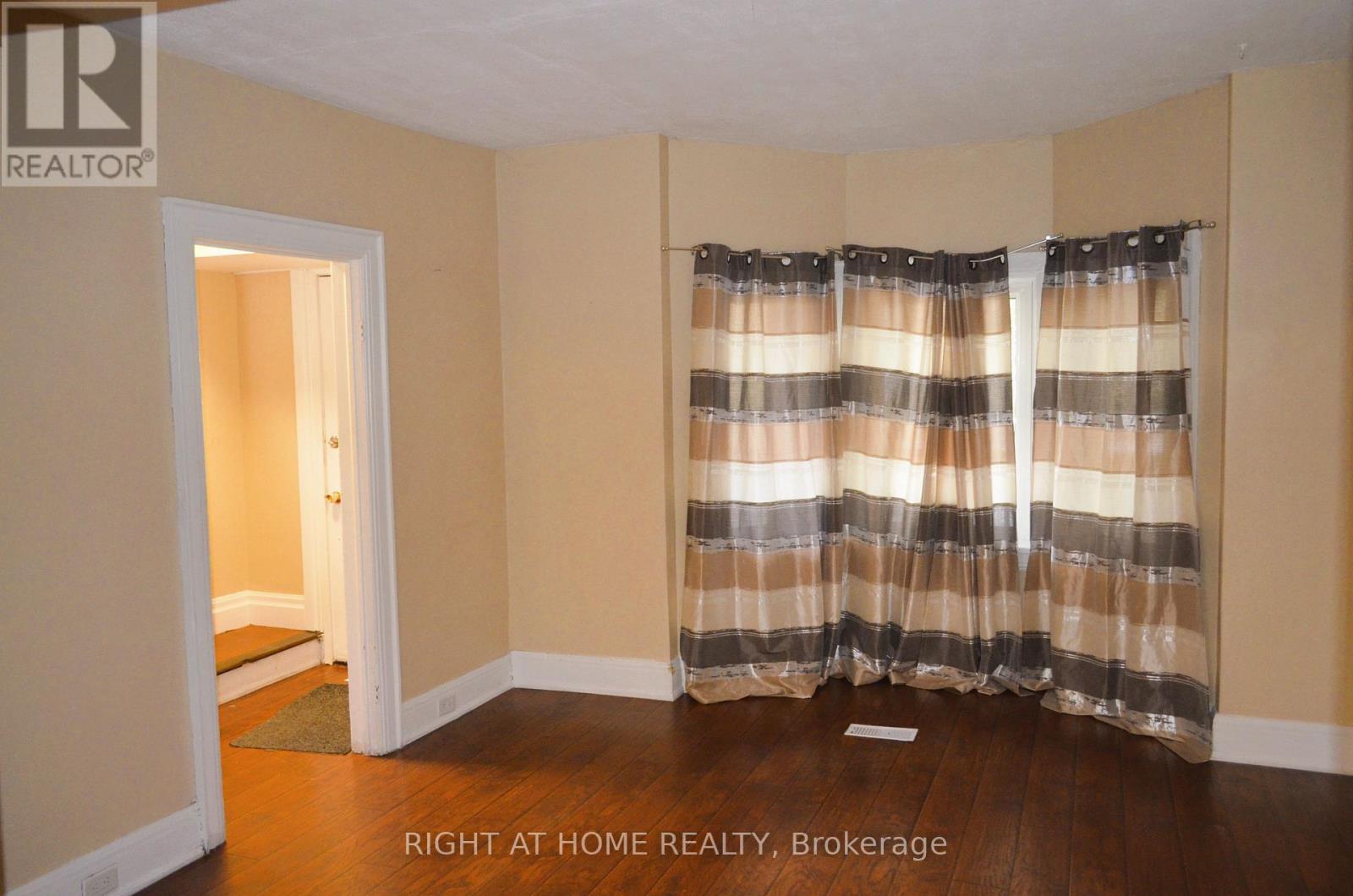 188 Adelaide Avenue E, Oshawa, Ontario  L1G 1Z4 - Photo 2 - E13886378