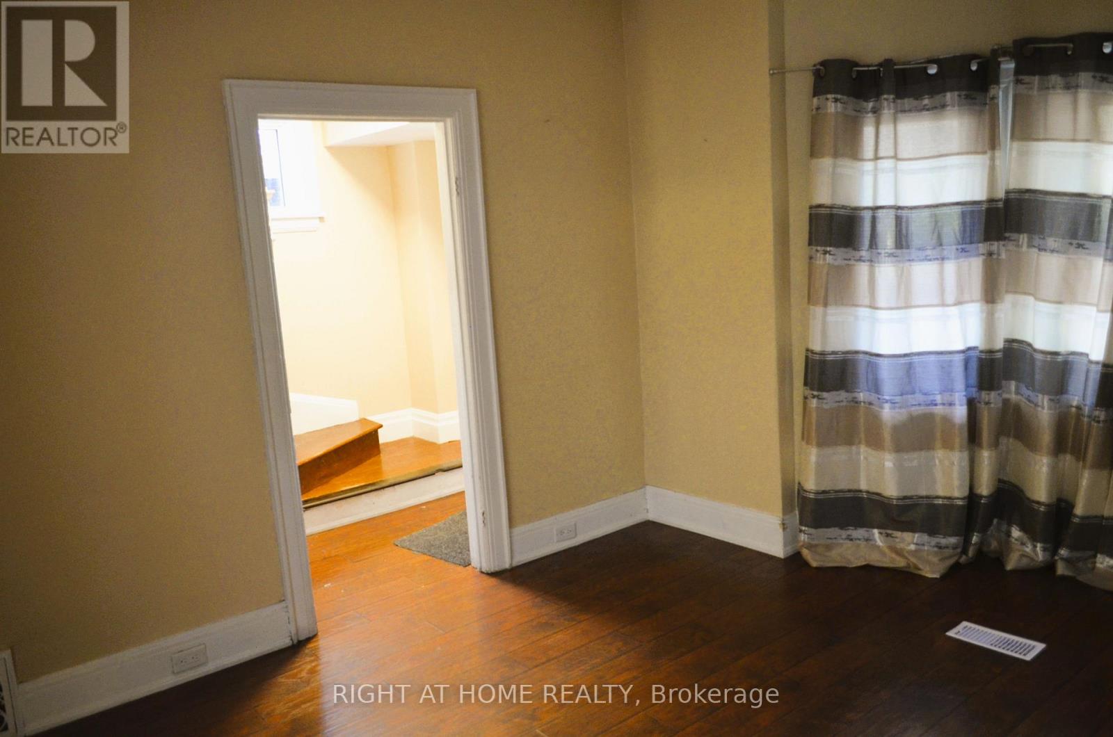 188 Adelaide Avenue E, Oshawa, Ontario  L1G 1Z4 - Photo 5 - E13886378