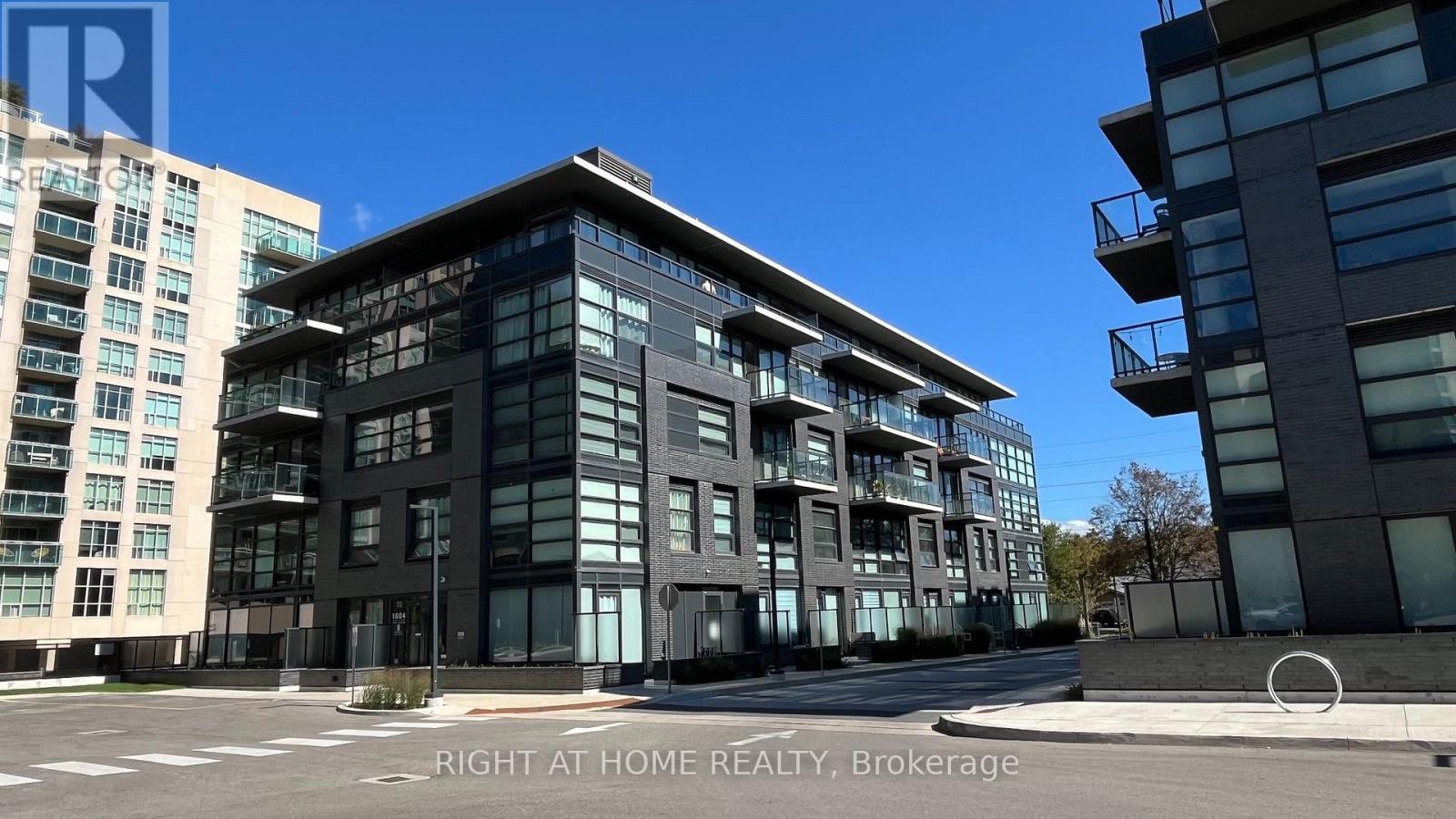 425 - 1612 CHARLES STREET, Whitby, Ontario