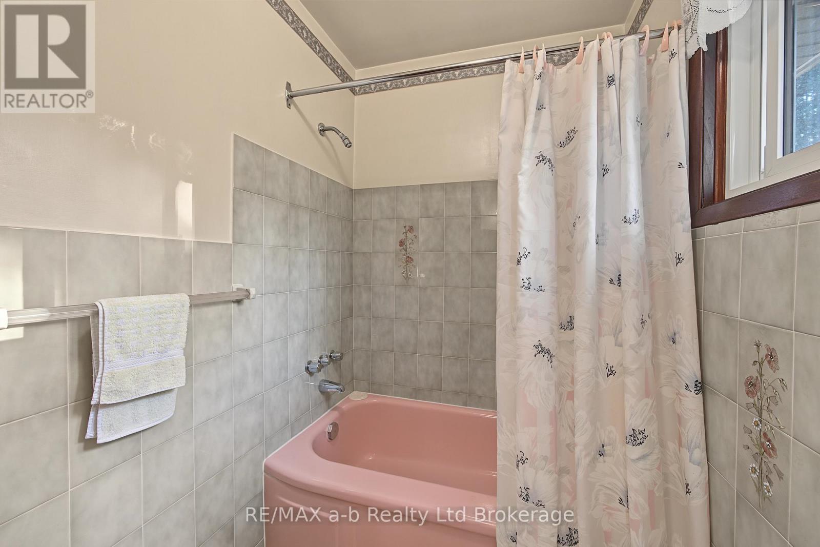 20 Pinecrest Avenue, Cambridge, Ontario  N1R 2Y8 - Photo 18 - X13886394