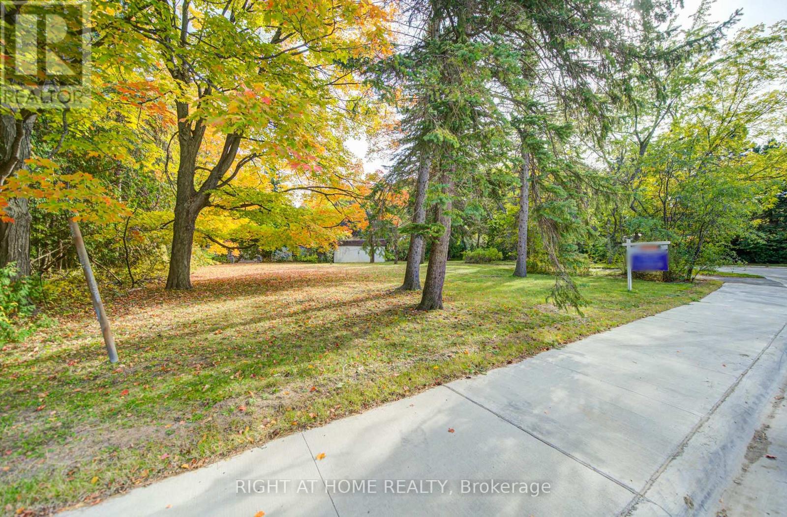 48 The Bridle Path, Toronto, Ontario  M2L 1C8 - Photo 3 - C13845878