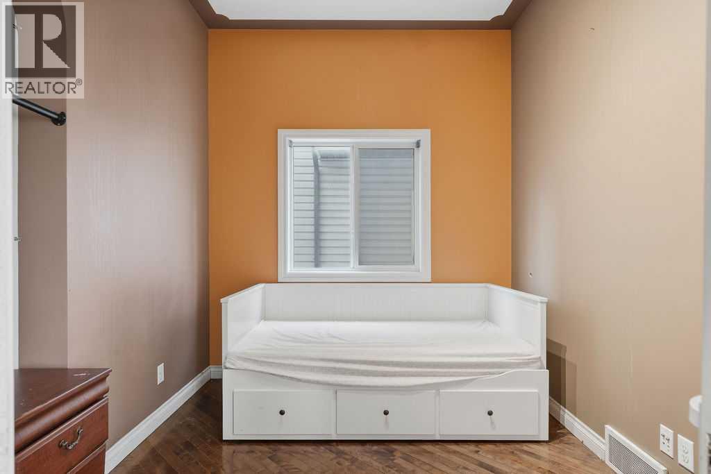 290 Valleyview Court Se, Calgary, Alberta  T2B 0K7 - Photo 10 - A2343774
