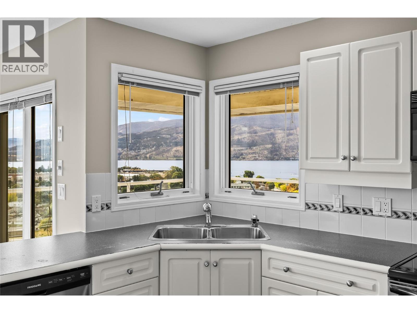 657 Royal View Drive, Kelowna, British Columbia  V1Y 9K5 - Photo 34 - 10402296