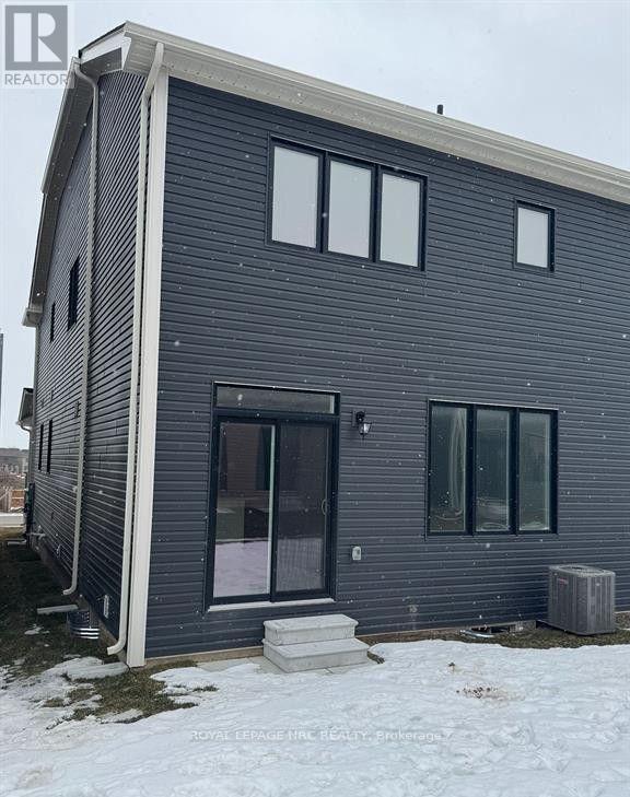 48 Varsity Drive, Welland, Ontario  L3B 0N3 - Photo 3 - X13886482