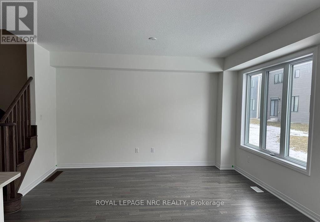 48 Varsity Drive, Welland, Ontario  L3B 0N3 - Photo 9 - X13886482