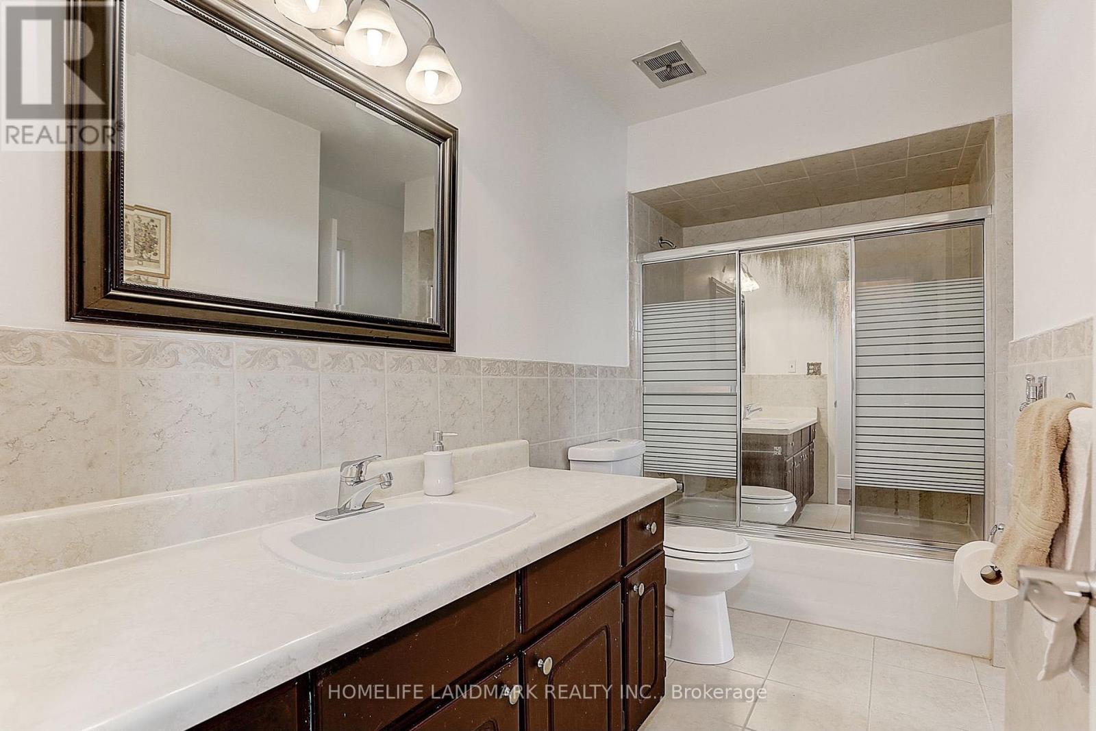 MAIN UNIT - 18 FAYE DRIVE, Toronto, Ontario