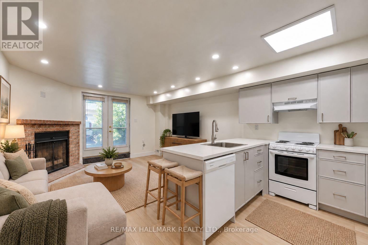 LOWER UNIT - 8 EMPIRE AVENUE, Toronto, Ontario