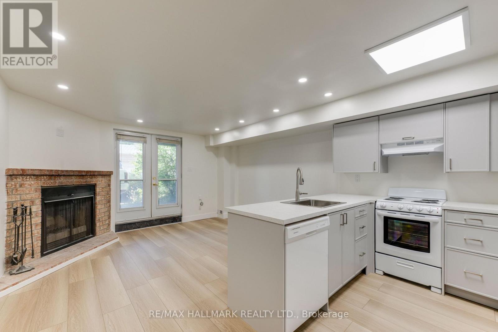 Lower Unit - 8 Empire Avenue, Toronto, Ontario M4M 2L4 - Photo 3 - E13886520
