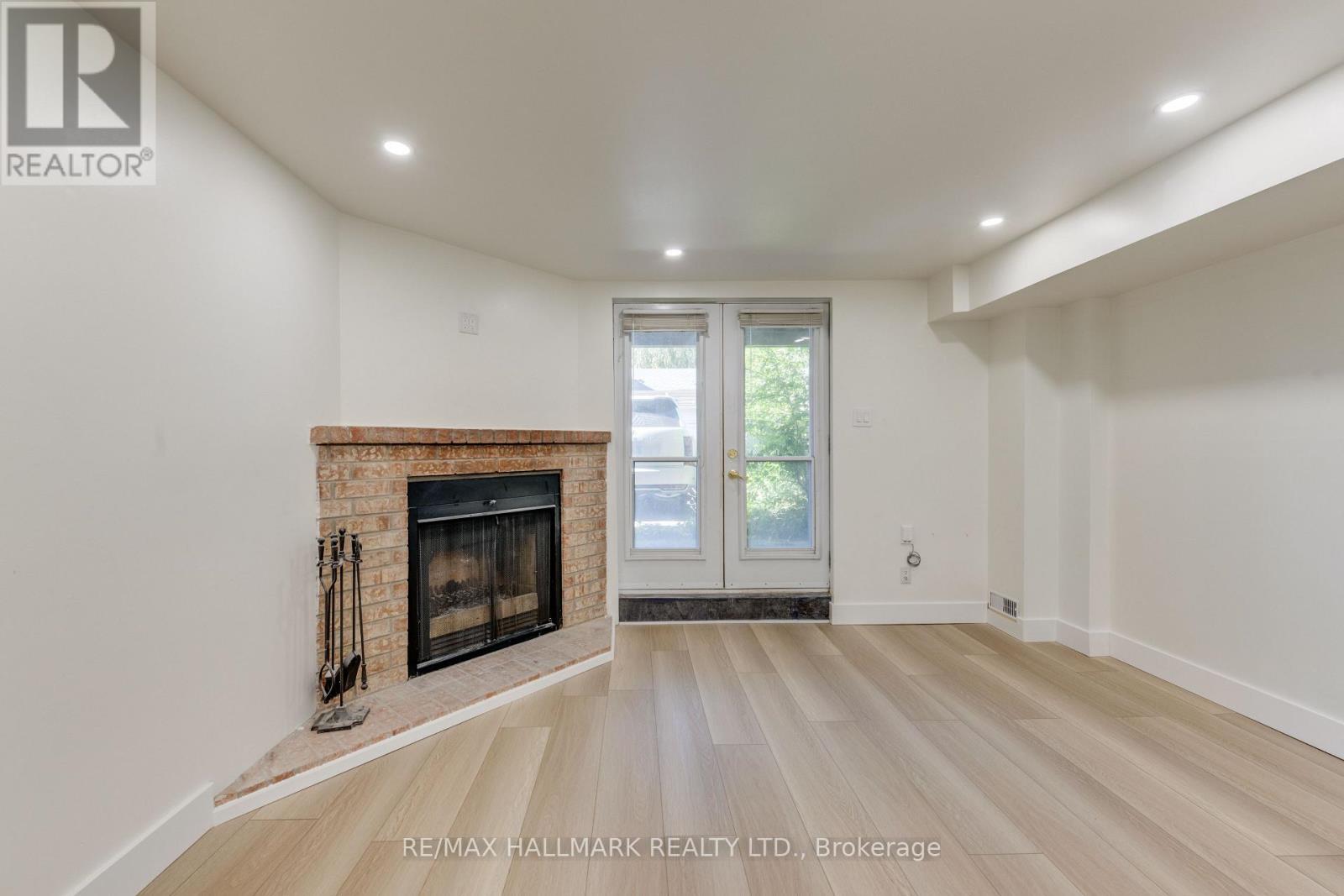 Lower Unit - 8 Empire Avenue, Toronto, Ontario M4M 2L4 - Photo 4 - E13886520