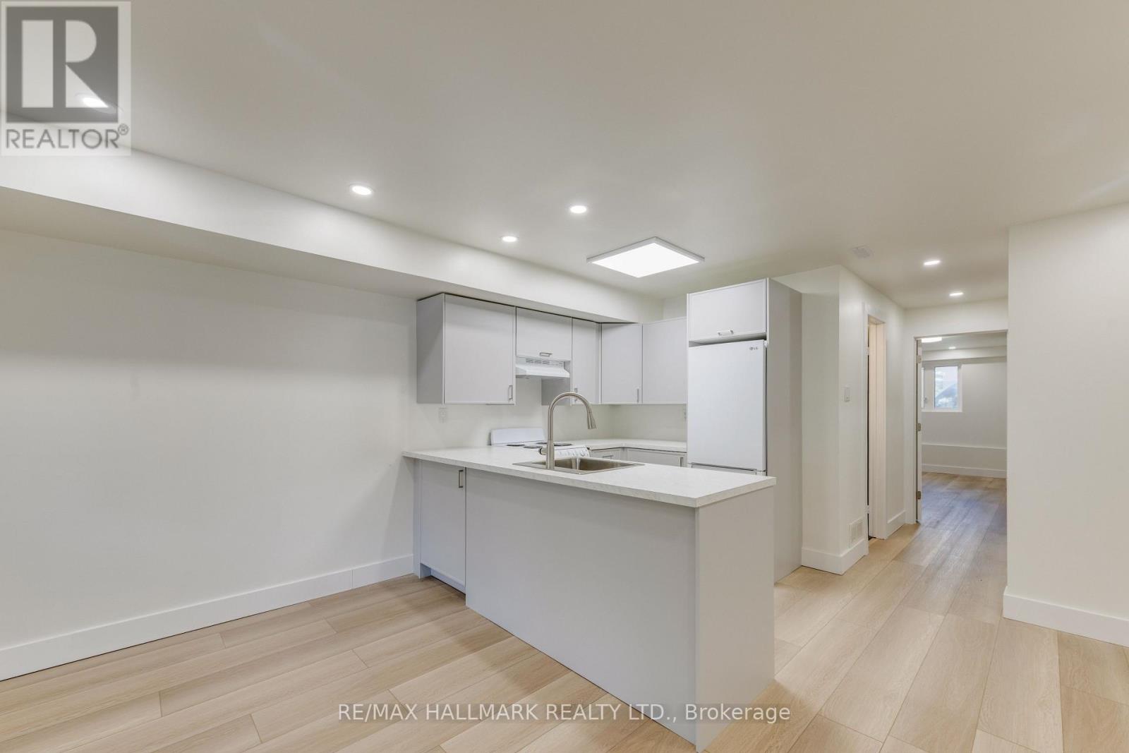 Lower Unit - 8 Empire Avenue, Toronto, Ontario M4M 2L4 - Photo 5 - E13886520
