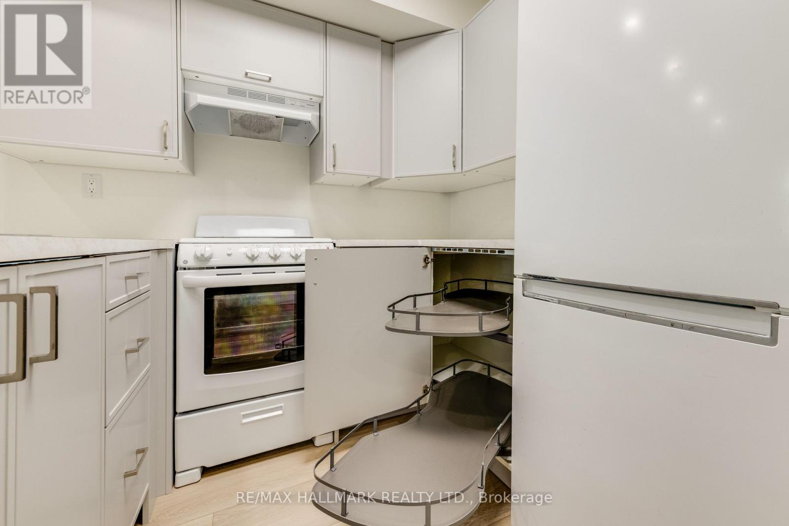 Lower Unit - 8 Empire Avenue, Toronto, Ontario M4M 2L4 - Photo 6 - E13886520