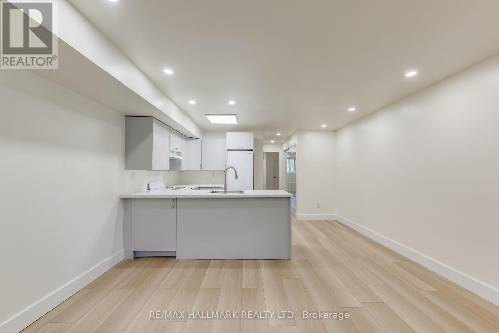Lower Unit - 8 Empire Avenue, Toronto, Ontario M4M 2L4 - Photo 7 - E13886520